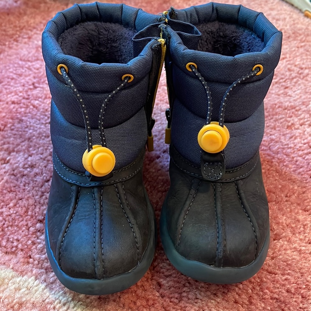 Toddler size 10 ugg winter boot